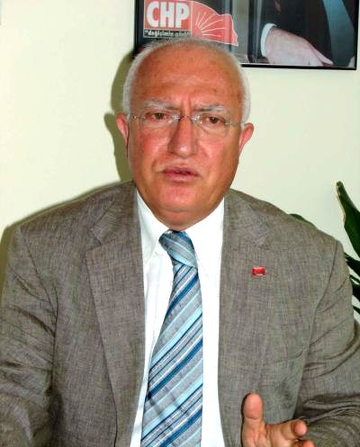 Chp\'li Acar Kitap ve Sütten Kdv Alınmamasını İstedi