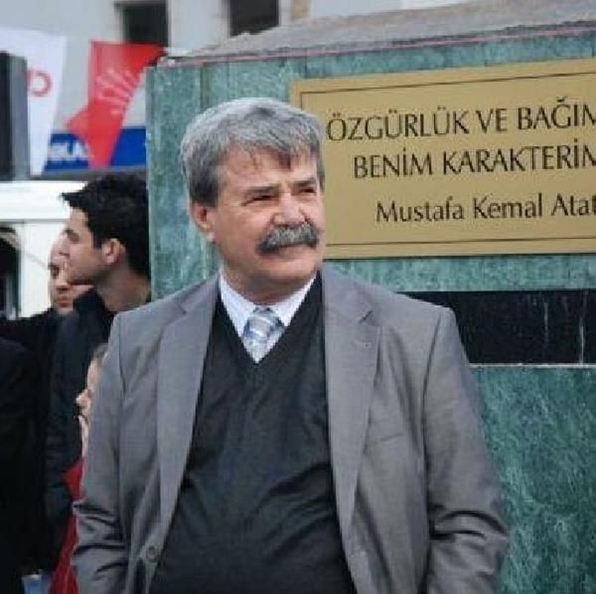 Dikili Belediye Başkanı Özgüven\'in Hapis Cezasının Onanması