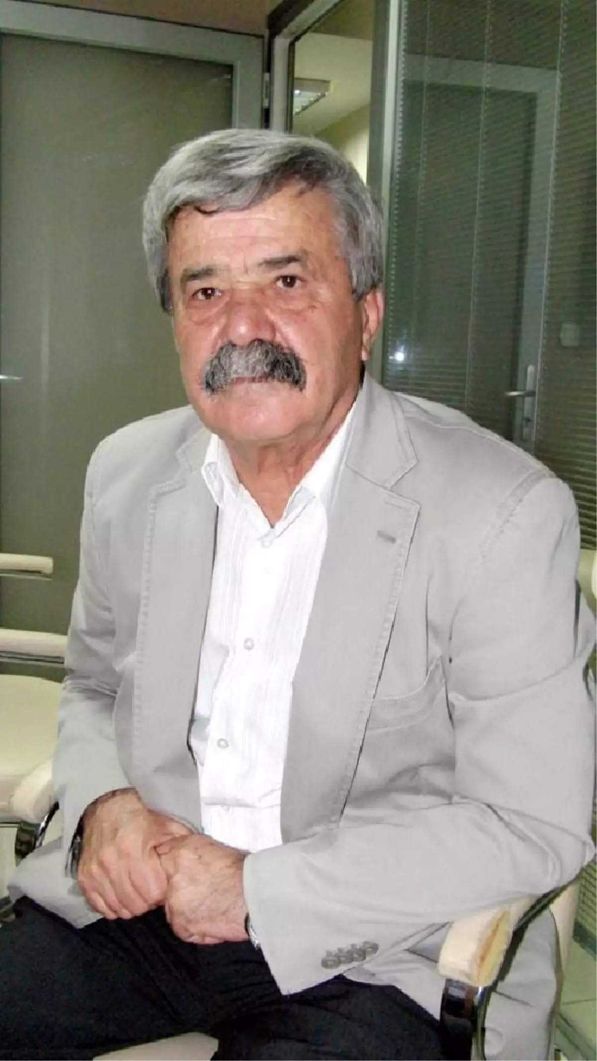 Dikili\'de, Özgüven Bilmecesi