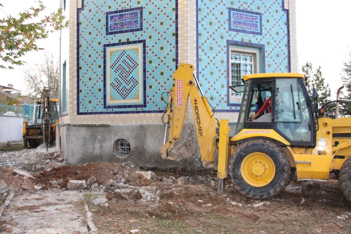 DPÜ, Şehrin Sembolü Çinili Cami\'yi Restore Ettiriyor