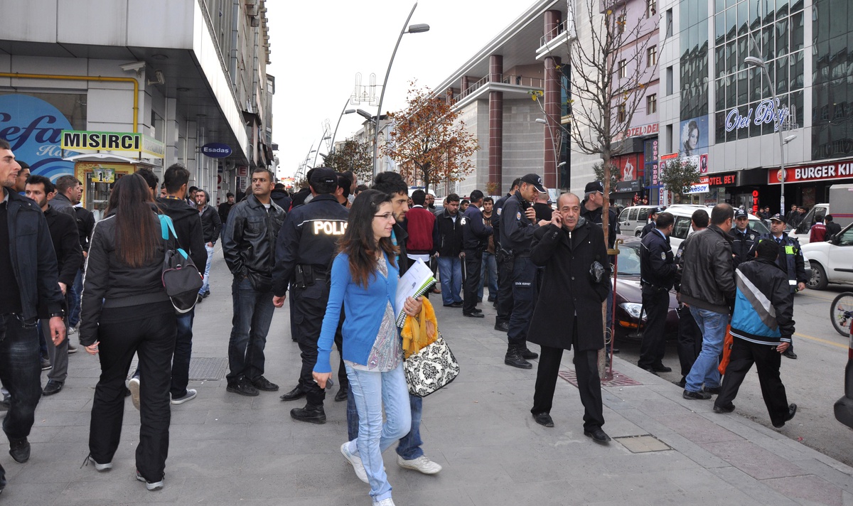 Erzurum\'da Gazcı Polis Olayı, Günün Konusu Oldu