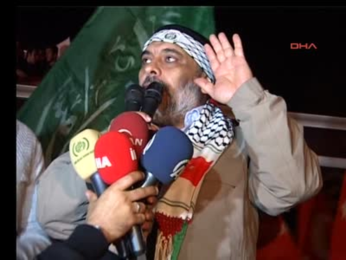 Fatih Cami\'nde Toplanan 3 Bin Kişi İsrail\'i Protesto Etti