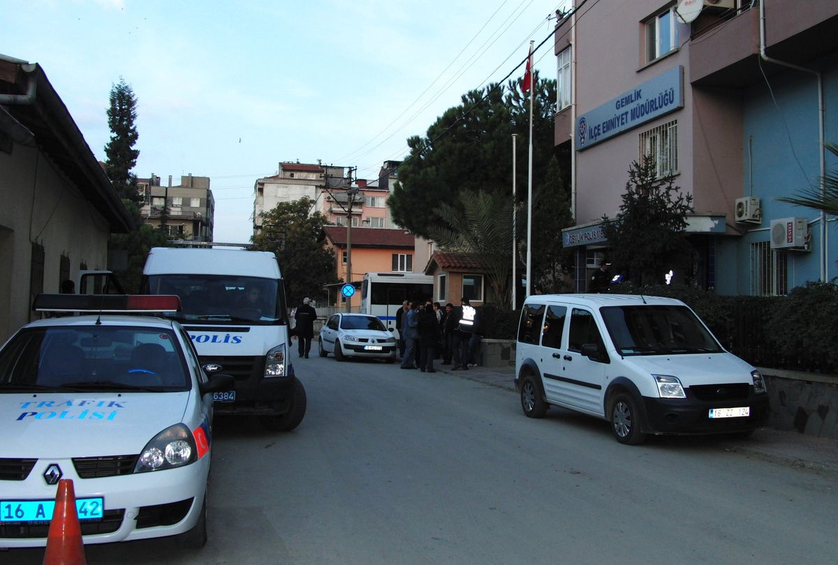 Gemlik\'te Şafak Operasyonu