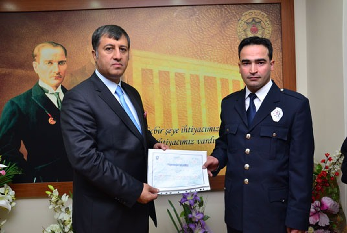 İstirahatlı Olmasına Rağmen Polislik Görevini Layıkıyla Yerine Getiren Polis Memuru Ayın Polisi...