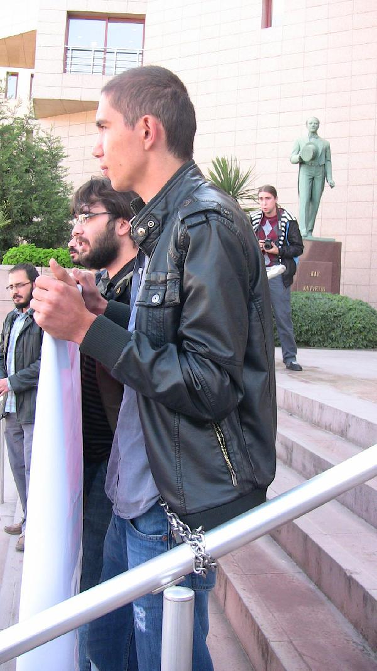 İzmir Adliyesi Önünde Zincirli Eylem: 5 Gözaltı (2)