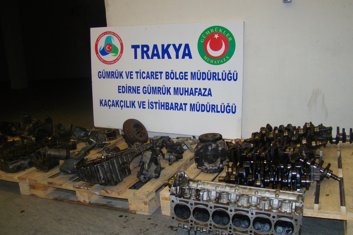 Kapıkule\'de Gümüş ve Oto Parçası Yakalandı