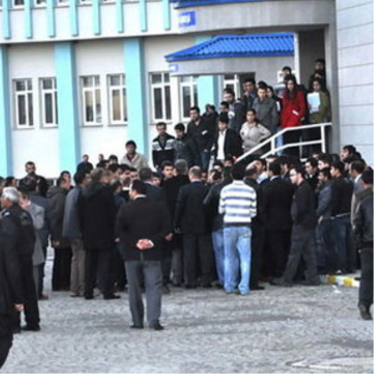 Kars\'ta İzinsiz Gösteriye 30 Gözaltı