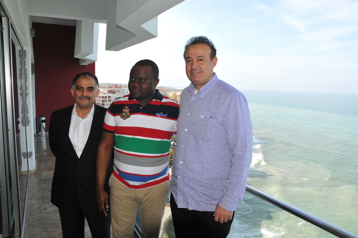 Kongo Brazzaville Cumhurbaşkanının Kızı ve Damadı Akçakoca\'da Konakladı