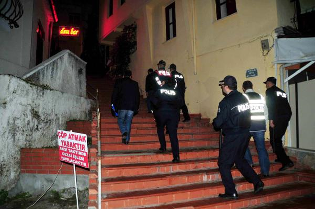 Kumar Oynarken Yakalandılar: 13 Gözaltı