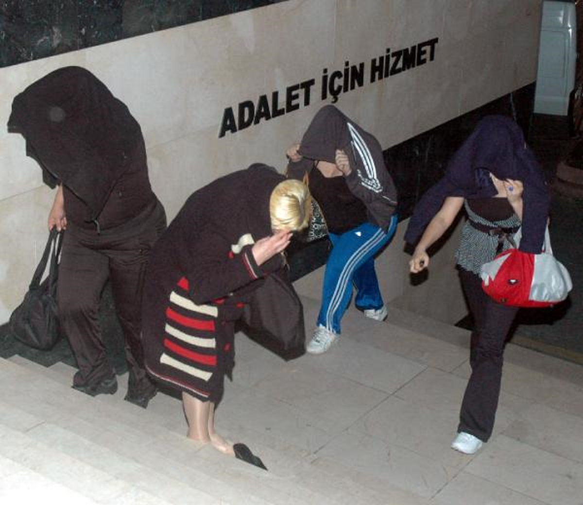 \'Maç Bitti\' Parolalı Fuhuş Baskını