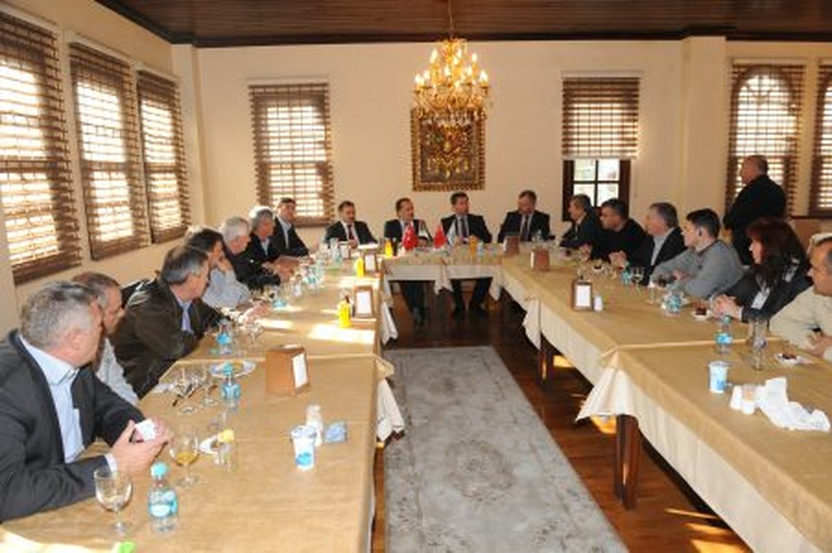 Madan Belediye Başkanı ve Heyeti Bağcılar\'ı Ziyaret Etti