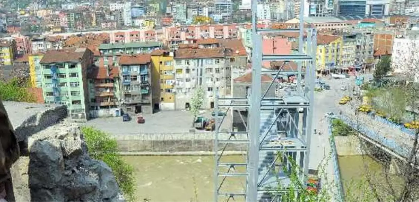 Mahalleye Yürüyen Merdivenle Çıkılacak