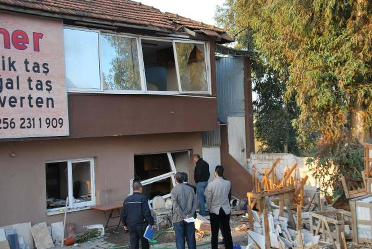 Mermer Fabrikasındaki Patlamada Bekçi Yaralandı