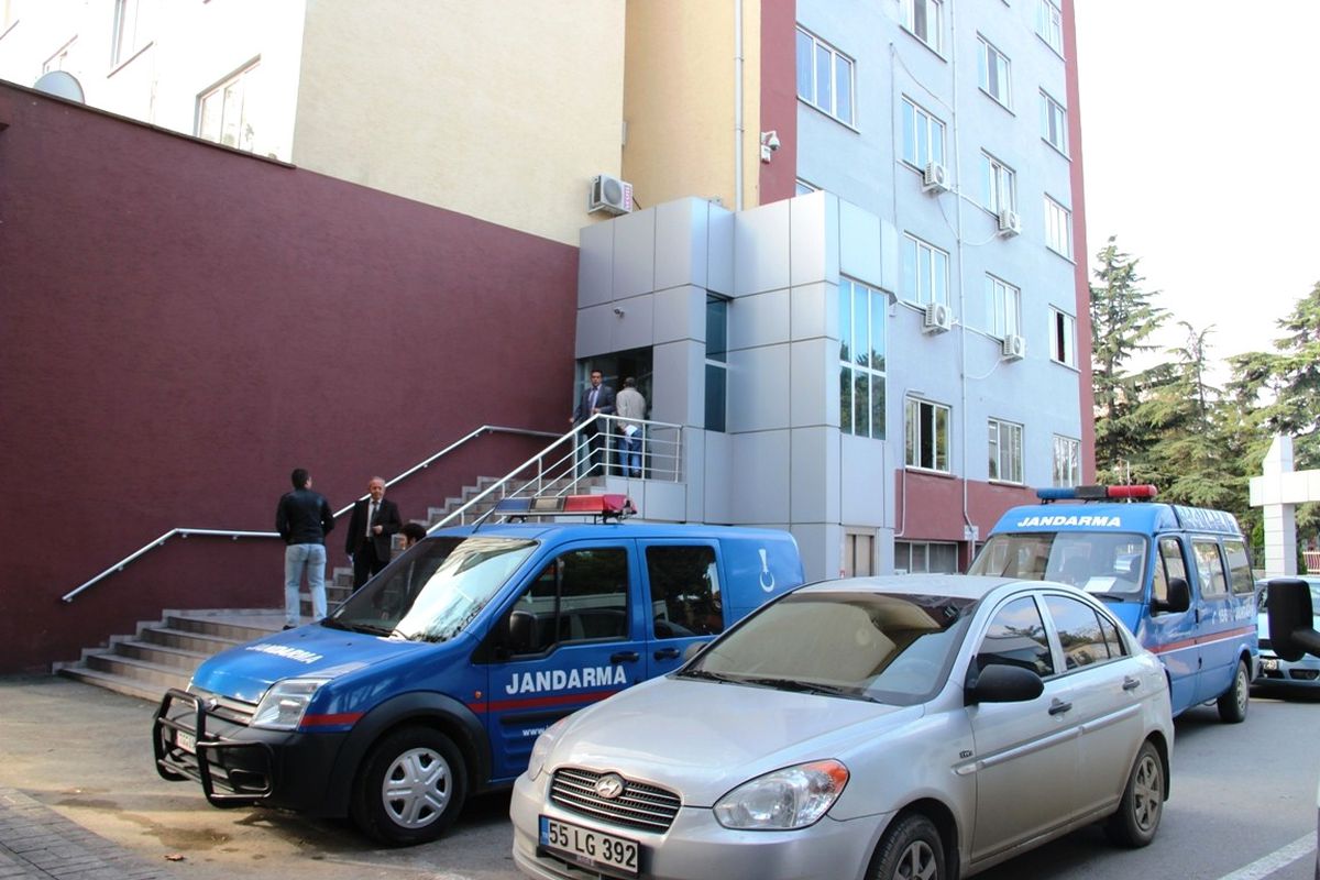 Operasyonda 2 Kamu Görevlisi de Gözaltına Alındı
