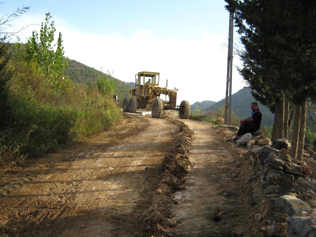 Özel İdare Ekipleri Bozyazı Köylerinde Yol Yapıyor