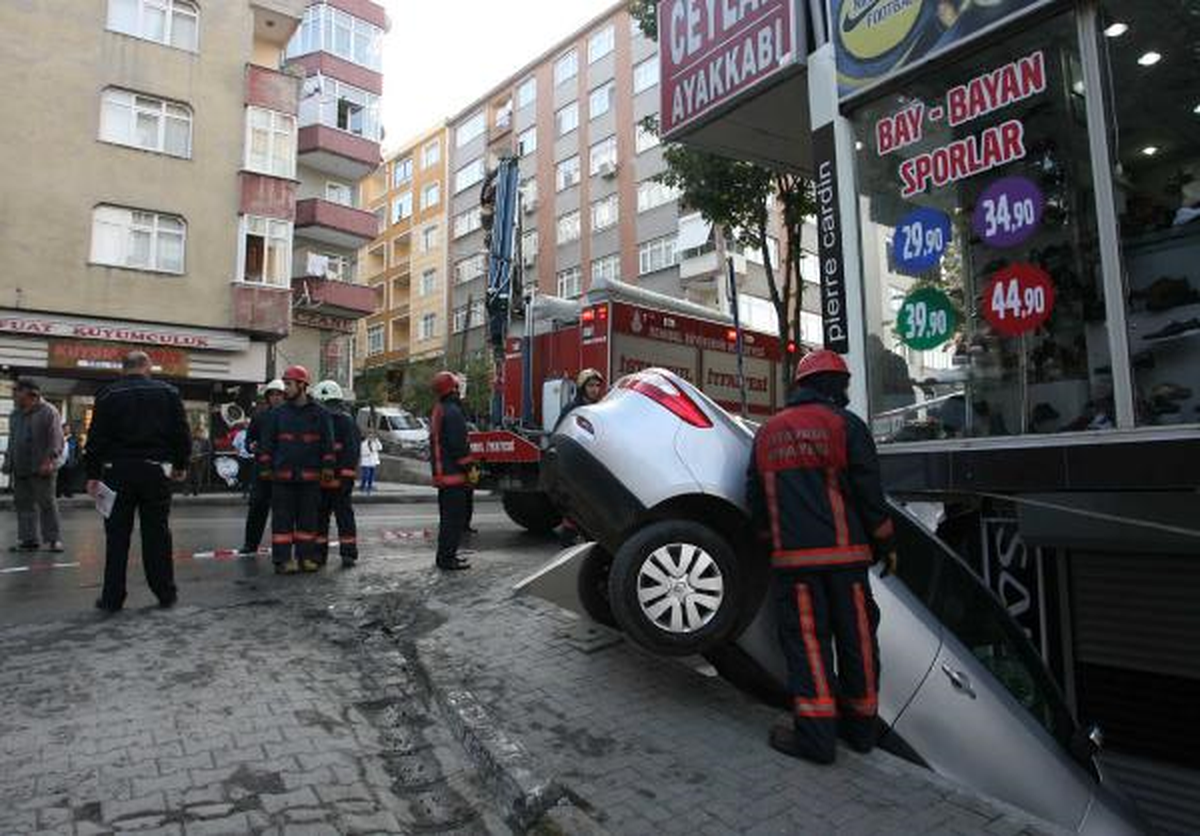 Poğaça Almaya Gitti Otomobili Uçtu