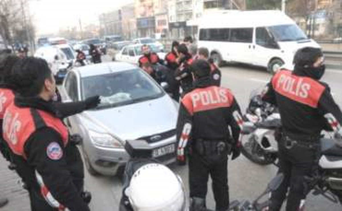 Poliste Çalıntı Oto Alarmı