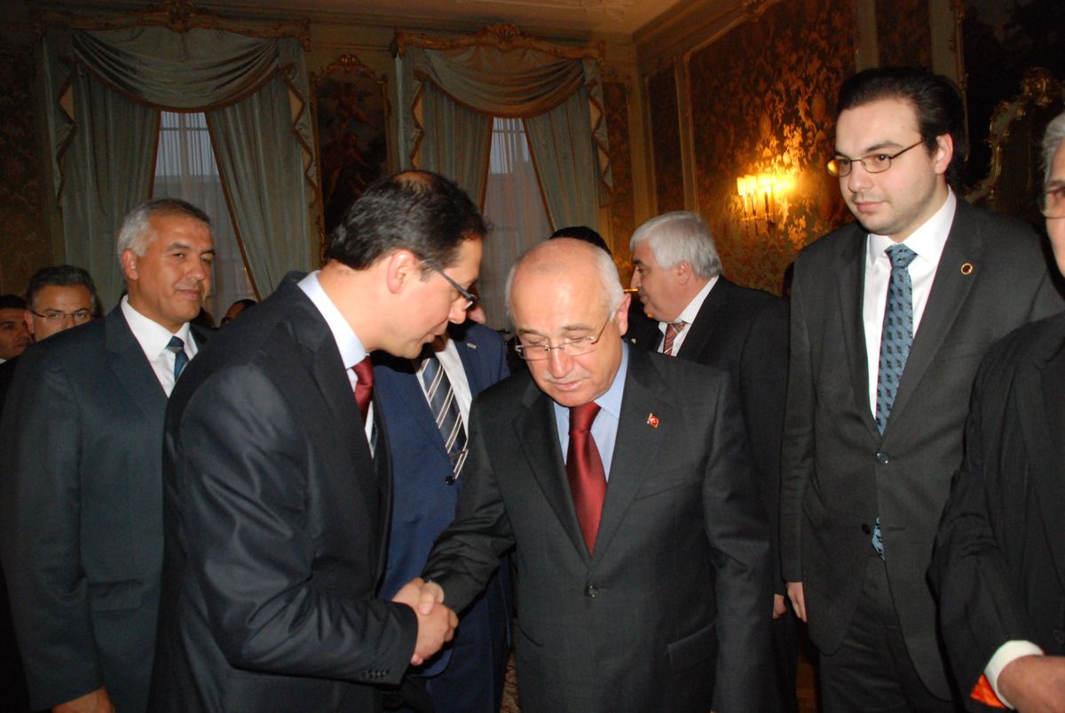 TBMM Başkanı Çiçek, Hollanda Parlamentosu'nu Ziyaret Etti