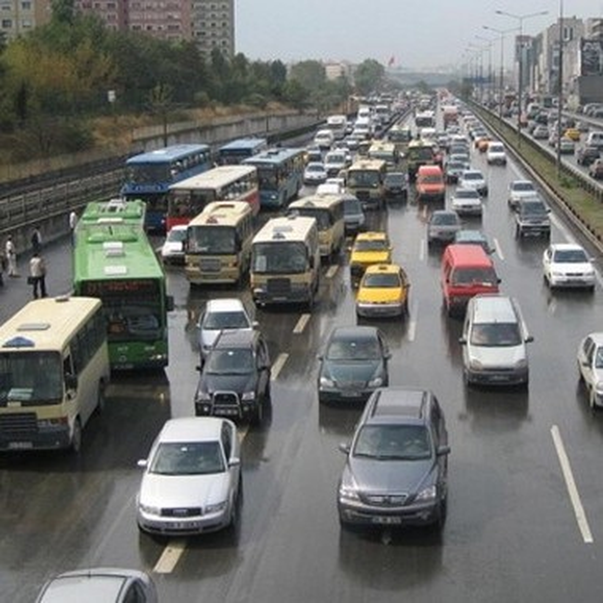 Trafikteki Araç Sayısı 16 Milyon 825 Bin 748\'e Ulaştı