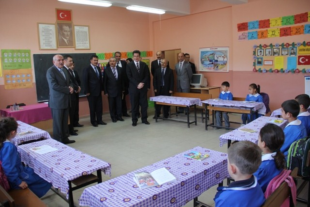 Vali İpek Çatıksu Köy Okulunu Ziyaret Etti