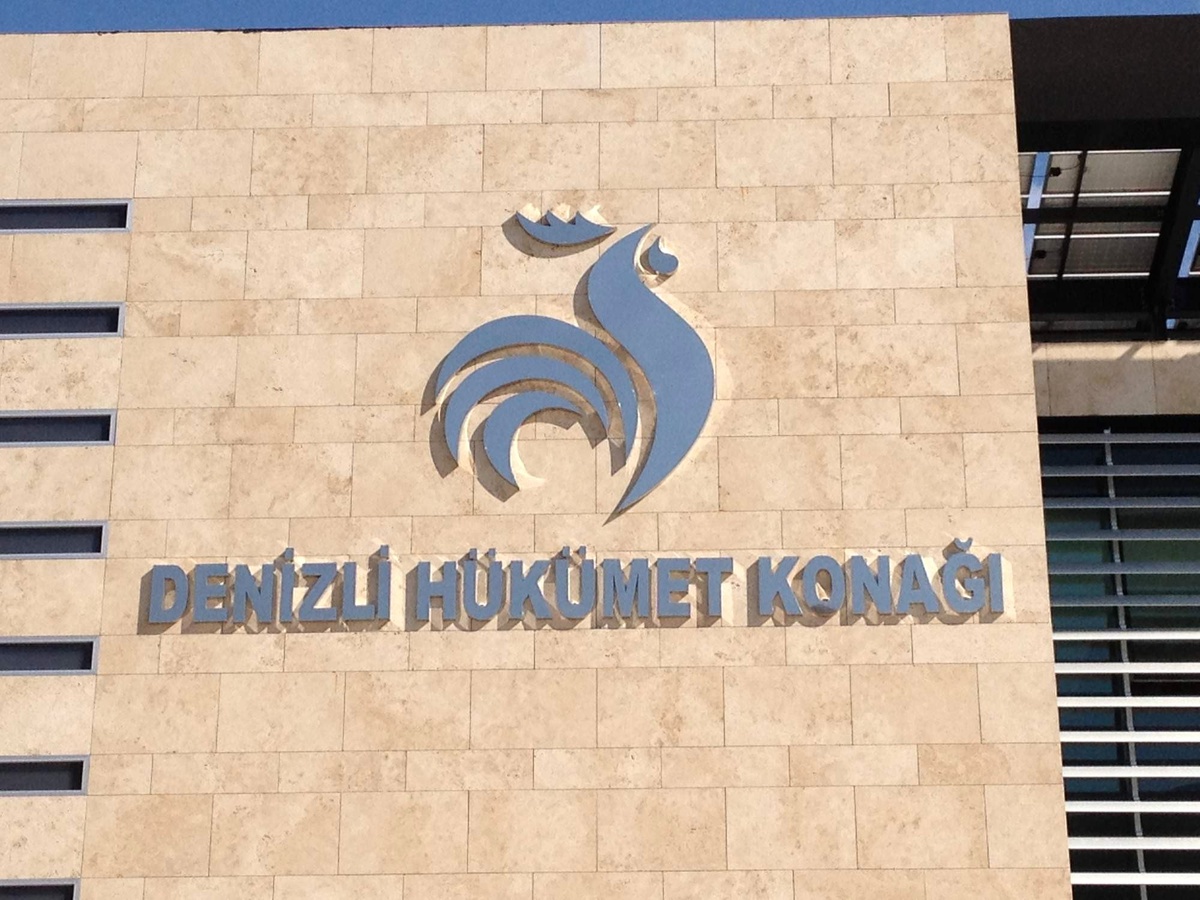Yeni Hükümet Binasına T.c. İbaresi Eklendi
