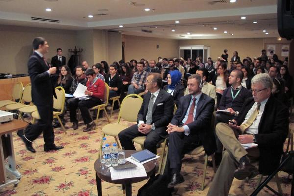 "Açlık Grevlerinden Endişeliyim"