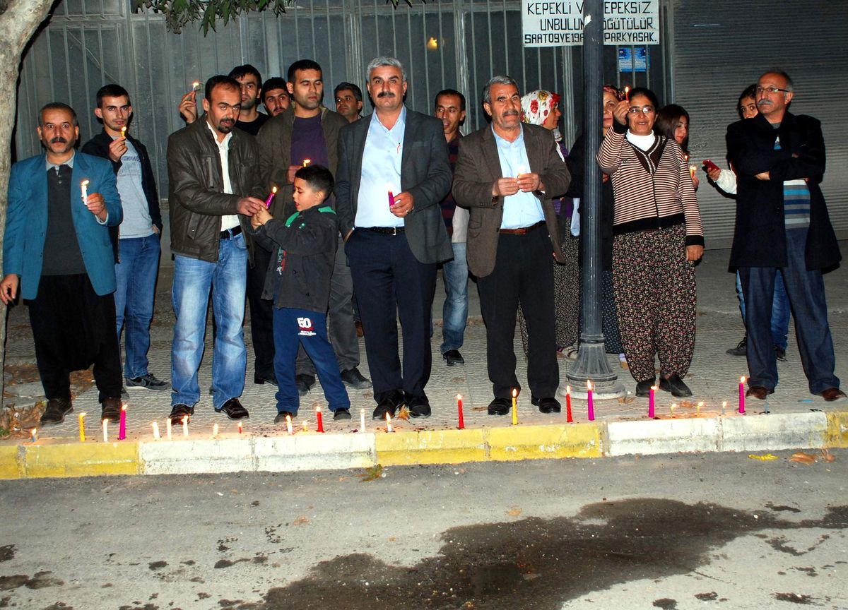 Açlık Grevine 20 Kişilik Mumlu Destek