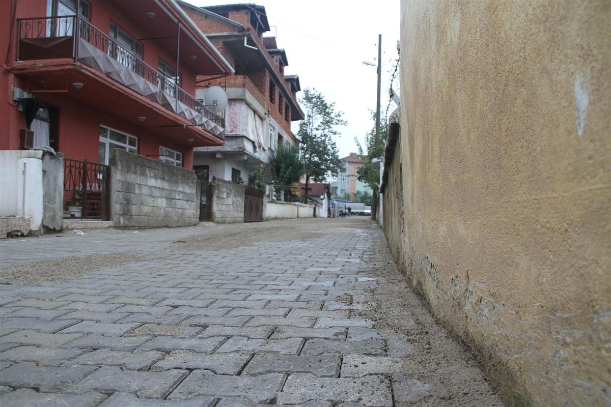 Akyazı Sokakları Tek Tek Kilitli Parkeye Dönüştürülüyor