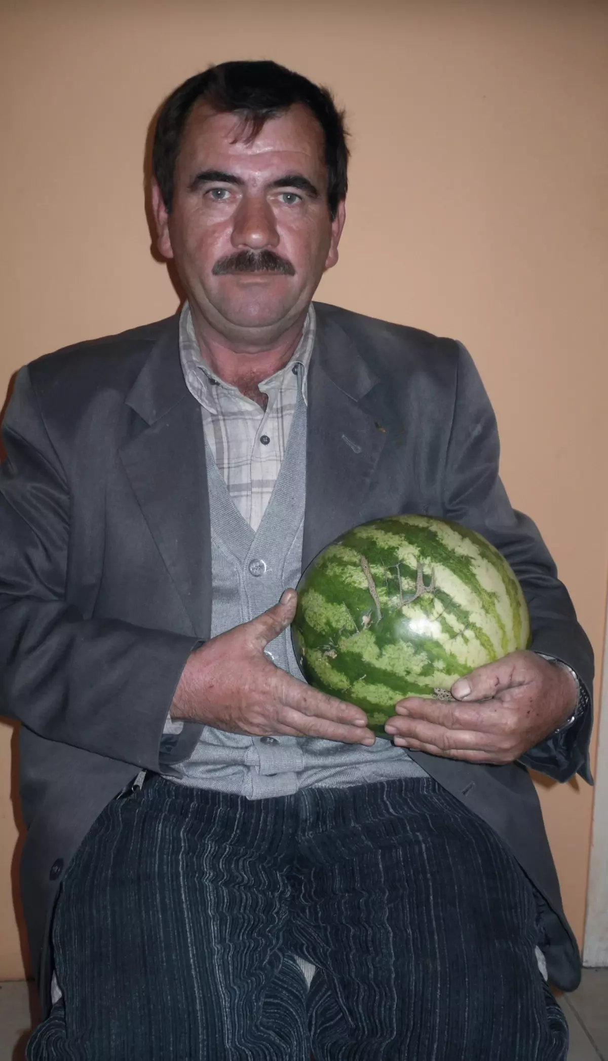 "Allah" Yazılı Karpuz Hayrete Düşürdü