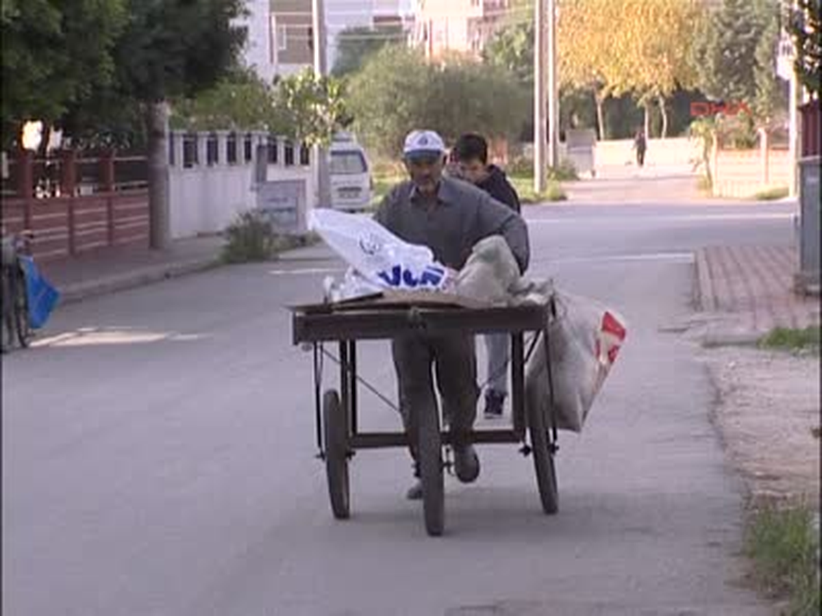 Antalya Akciğer Kanseri Emekli, Böbrek Hastaları İçin Kağıt Topluyor Akciğer Kanseri Emekli, Böbrek...