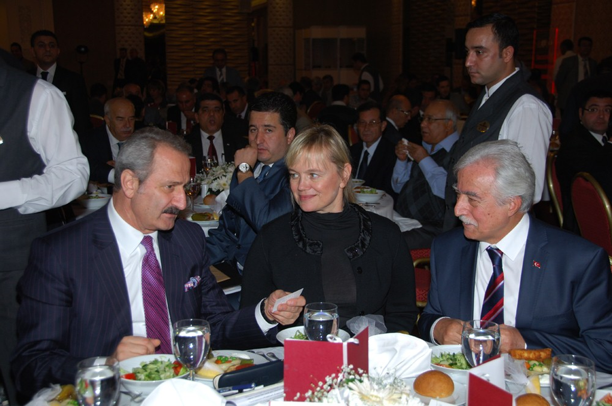 Bakan Çağlayan\'dan Aldırmaz\'a Destek