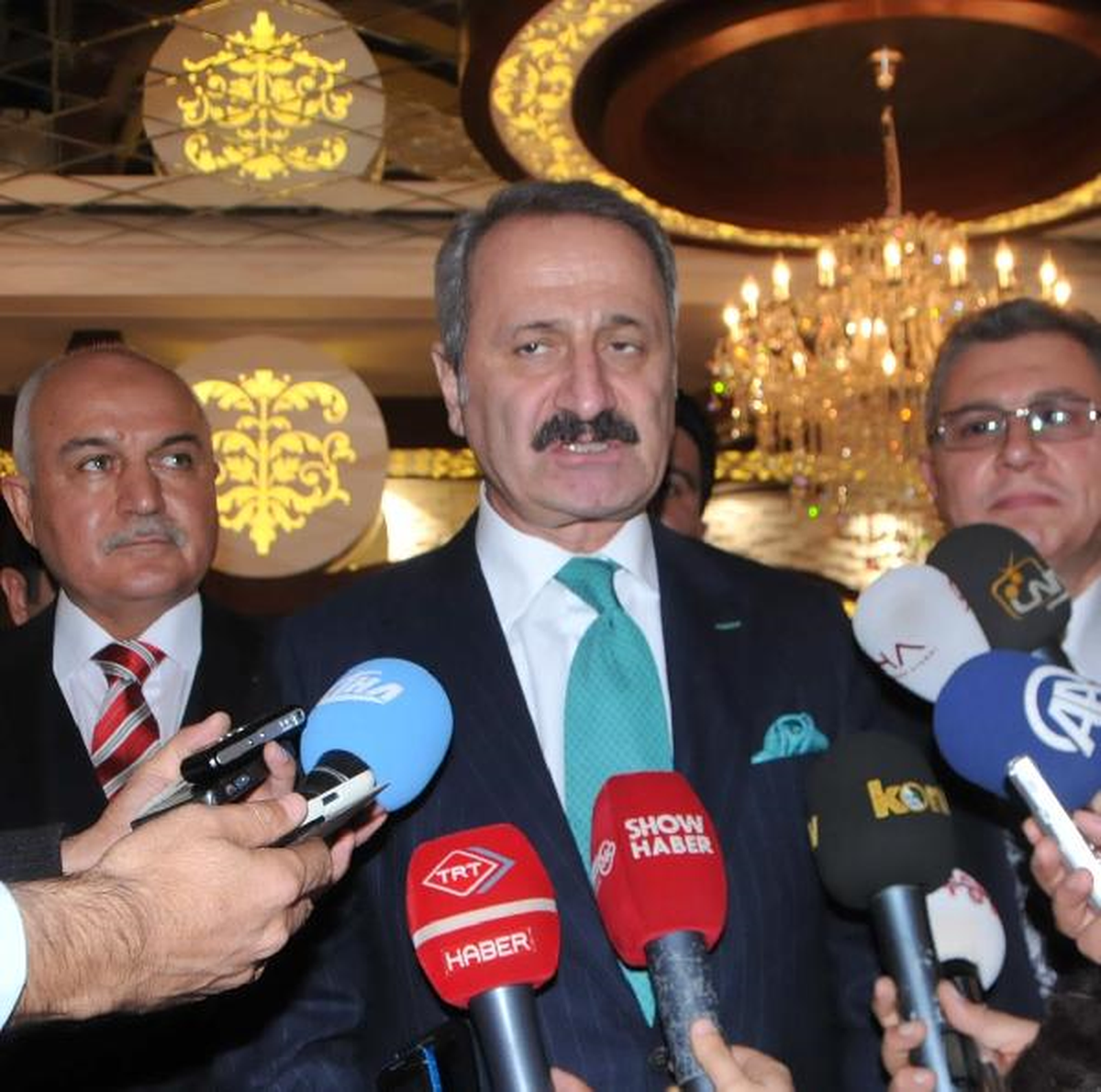 Bakan Çağlayan: Mersin Büyükşehir Belediye Başkanlığına Aday Değilim