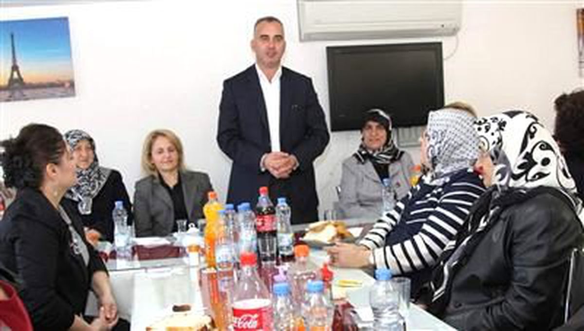 Başkan Yıldırım Karamürsel\'in Emekli Bayanlarını Ağırladı