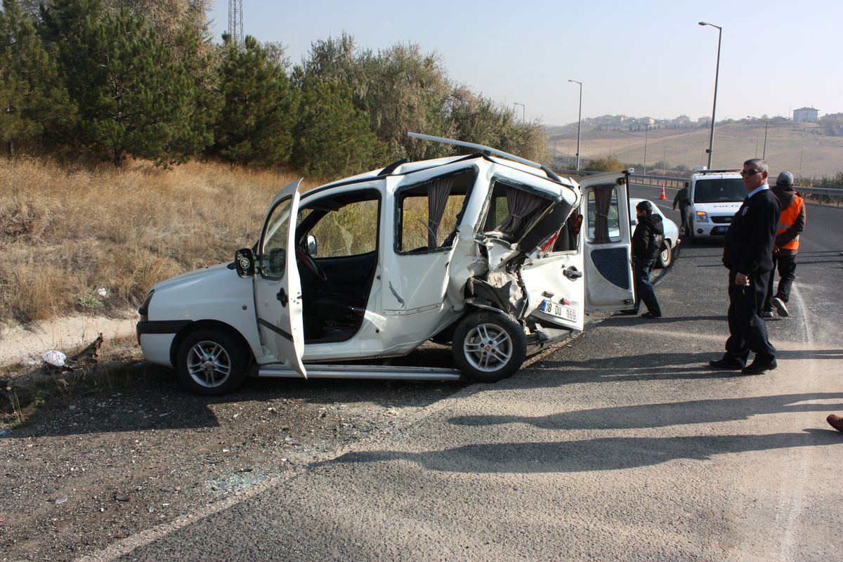 Başkent\'te Trafik Kazası: 8 Yaralı