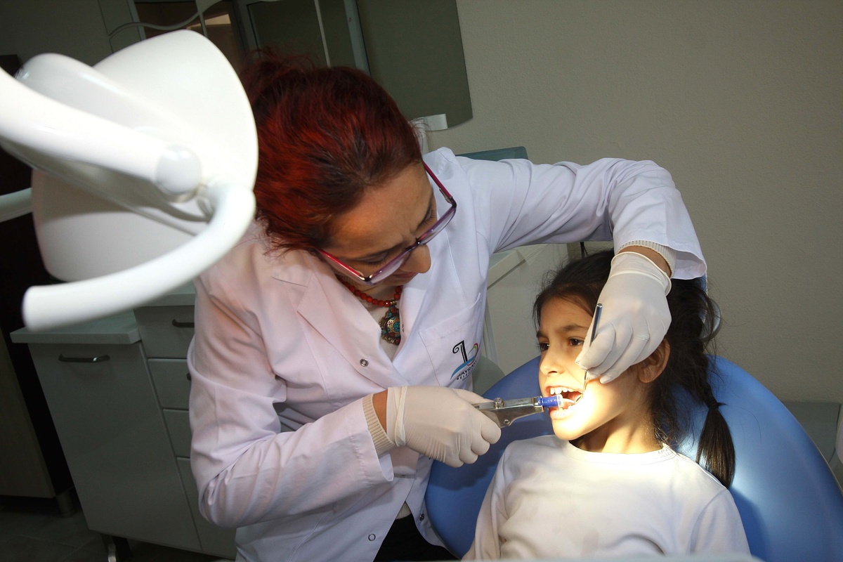 Bayraklı\'da Ücretsiz Diş Hizmeti Ünitesi Üçe Çıktı