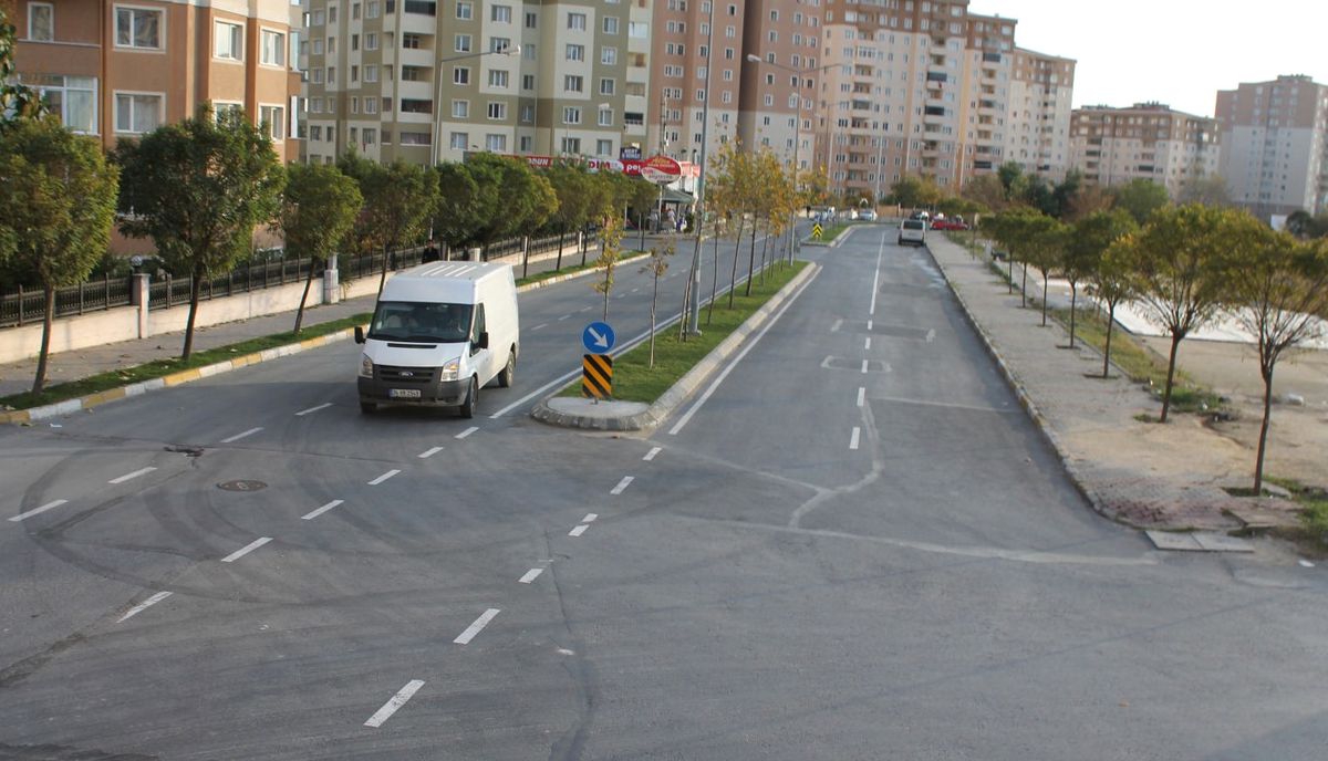 Beylikdüzü\'nde Yollar Genişliyor, Vatandaş Rahatlıyor