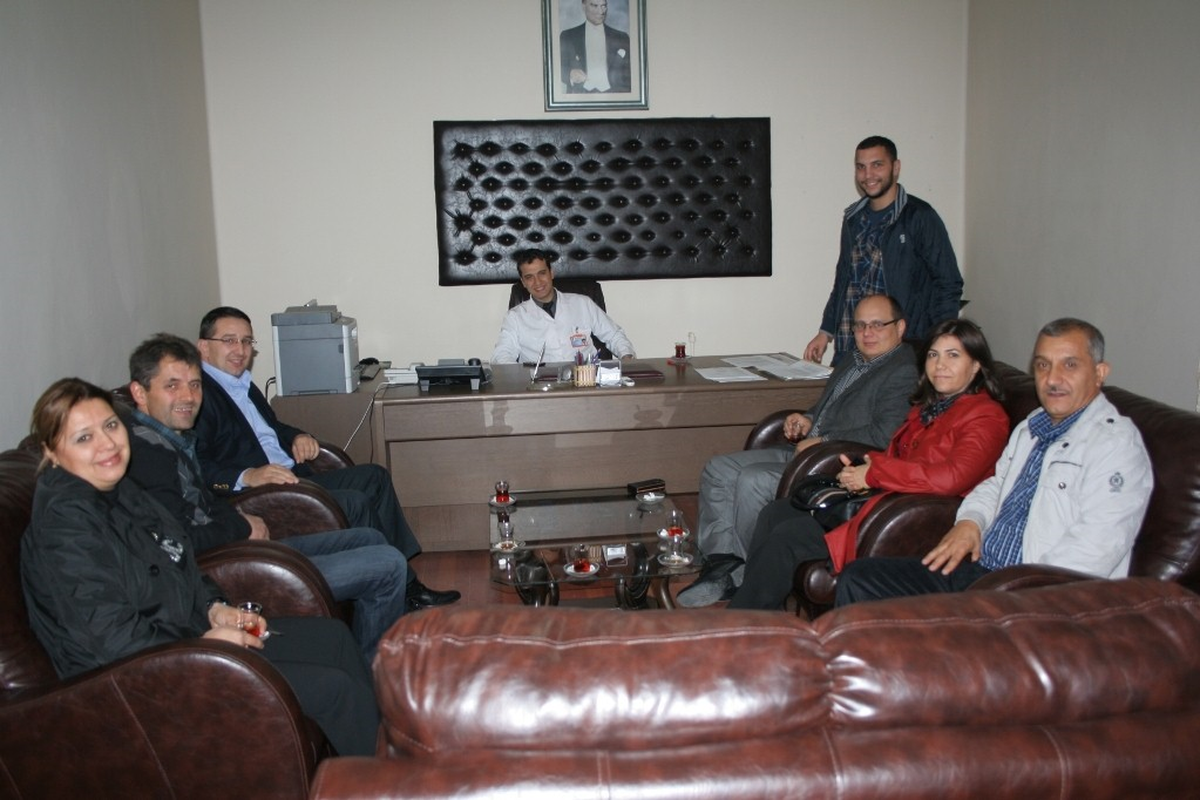 Burhaniye\'de Yeni Başhekime Siyasetci Ziyareti