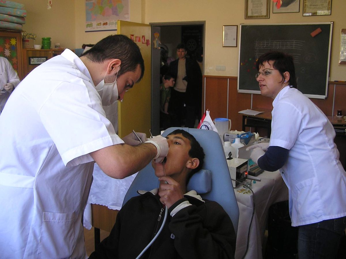 Çürük ve Diş Eti Hastalıkları Diğer Rahatsızlıkları Tetikliyor