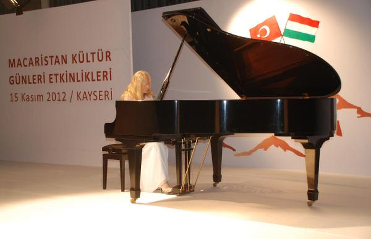 Kayseri\'de \'Macar Günü\' Coşkusu