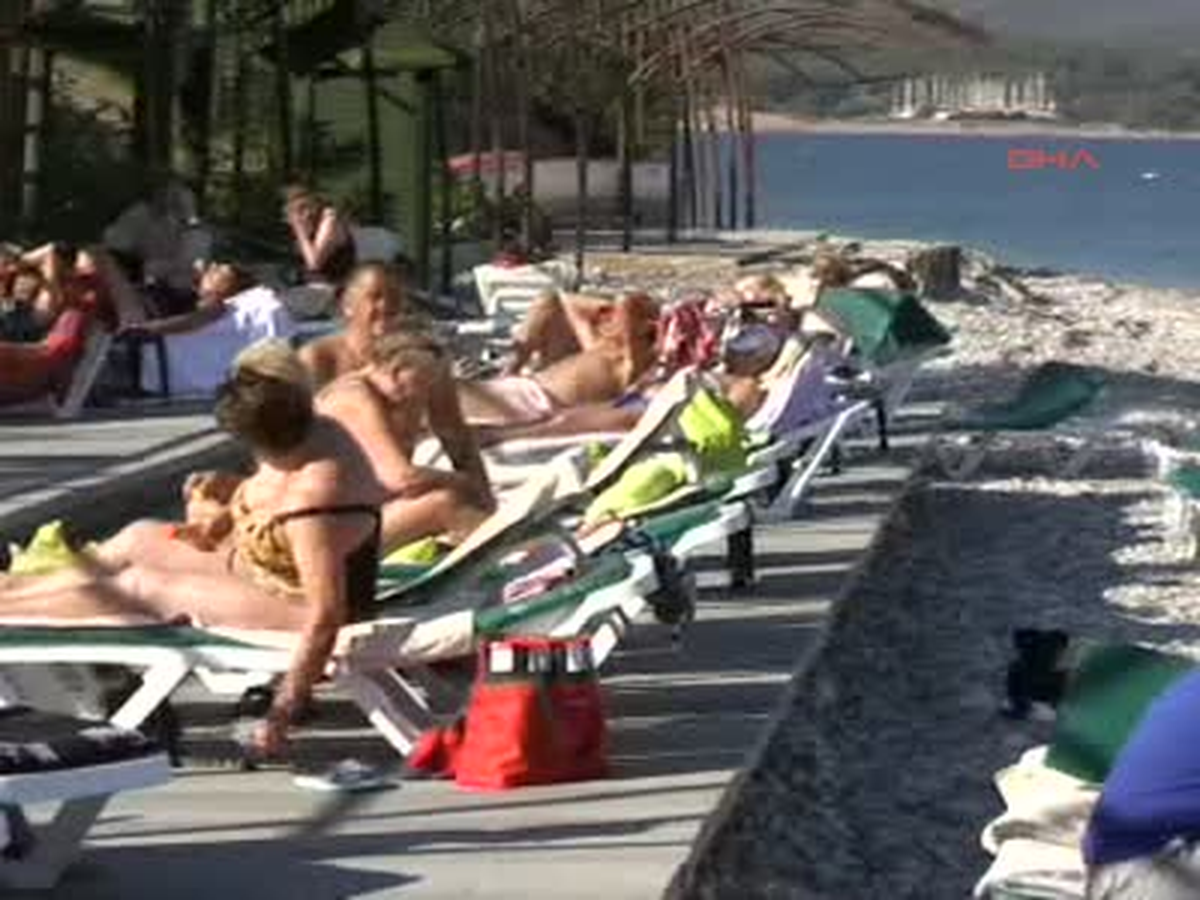 Kemer Sahilleri Yazı Yaşıyor