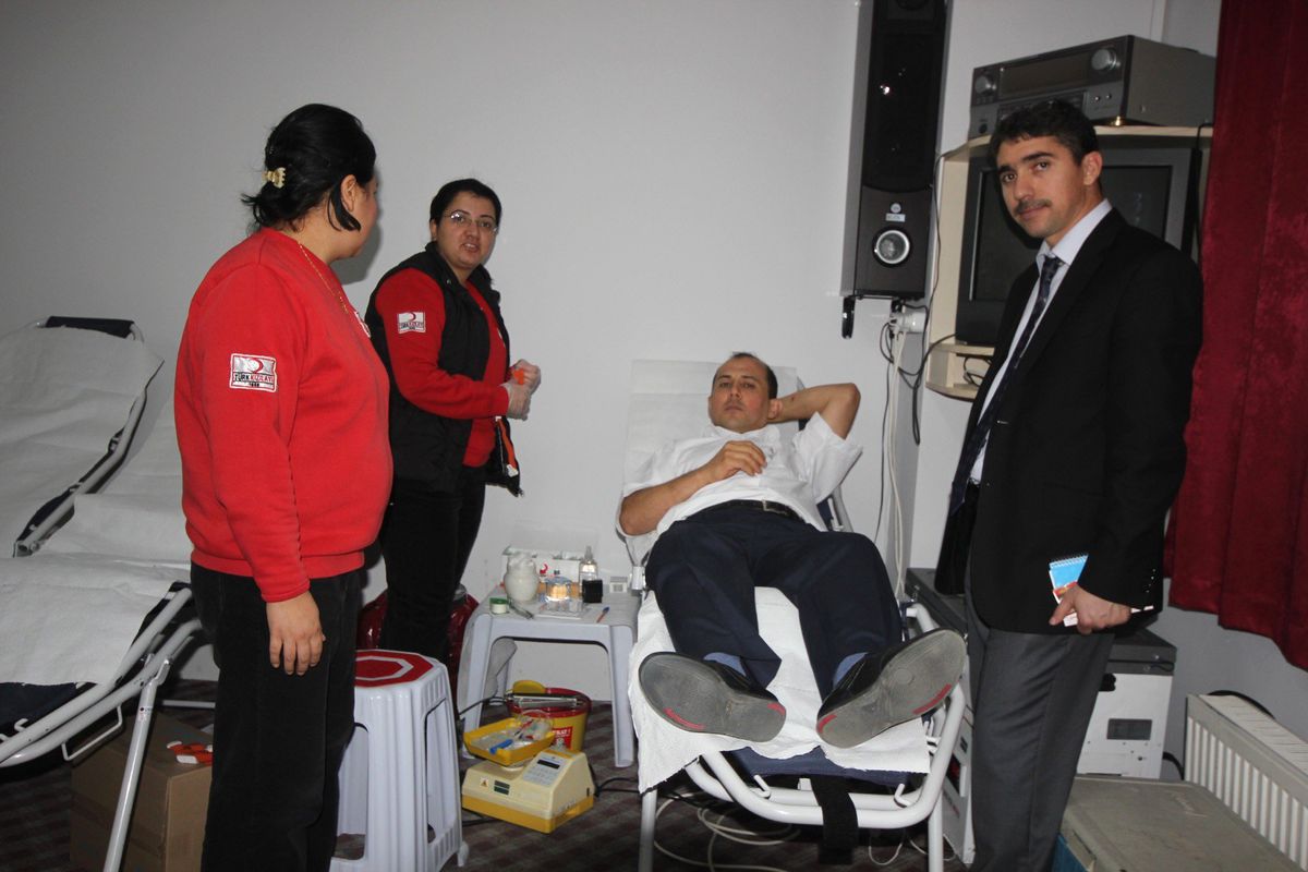 Kızılay\'a Kan Bağışı