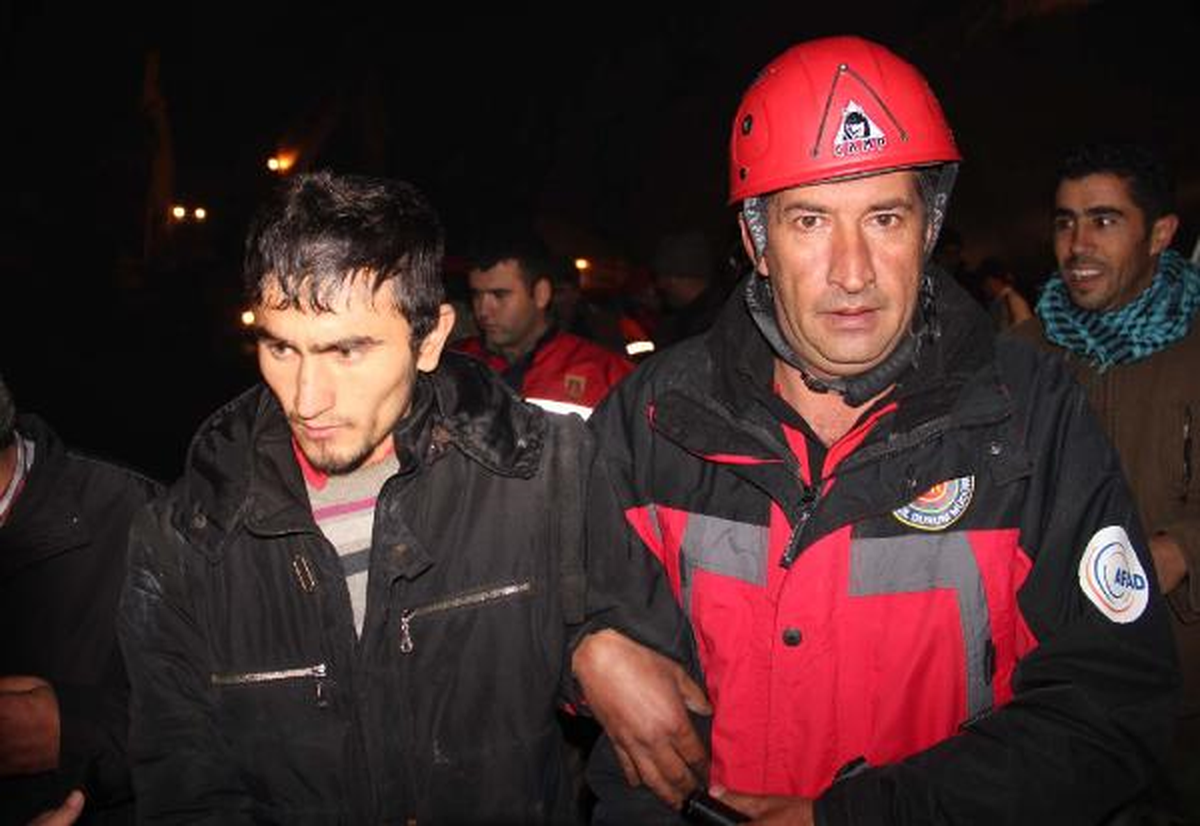 Maden Ocağındaki Göçükte Mahsur Kalan 3 İşçi Sağ Olarak Kurtarıldı (2)