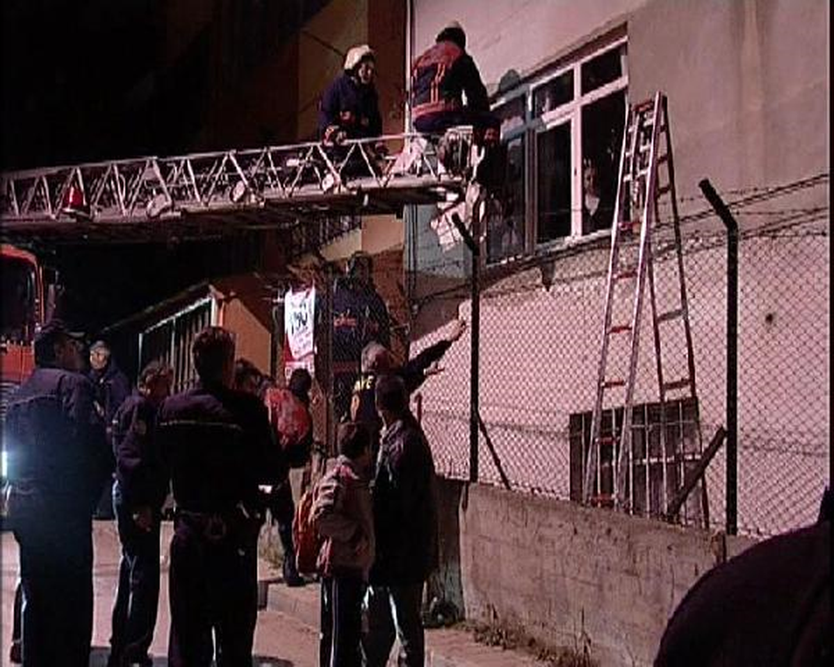 Maltepe\'de Toprak Kayması Paniği