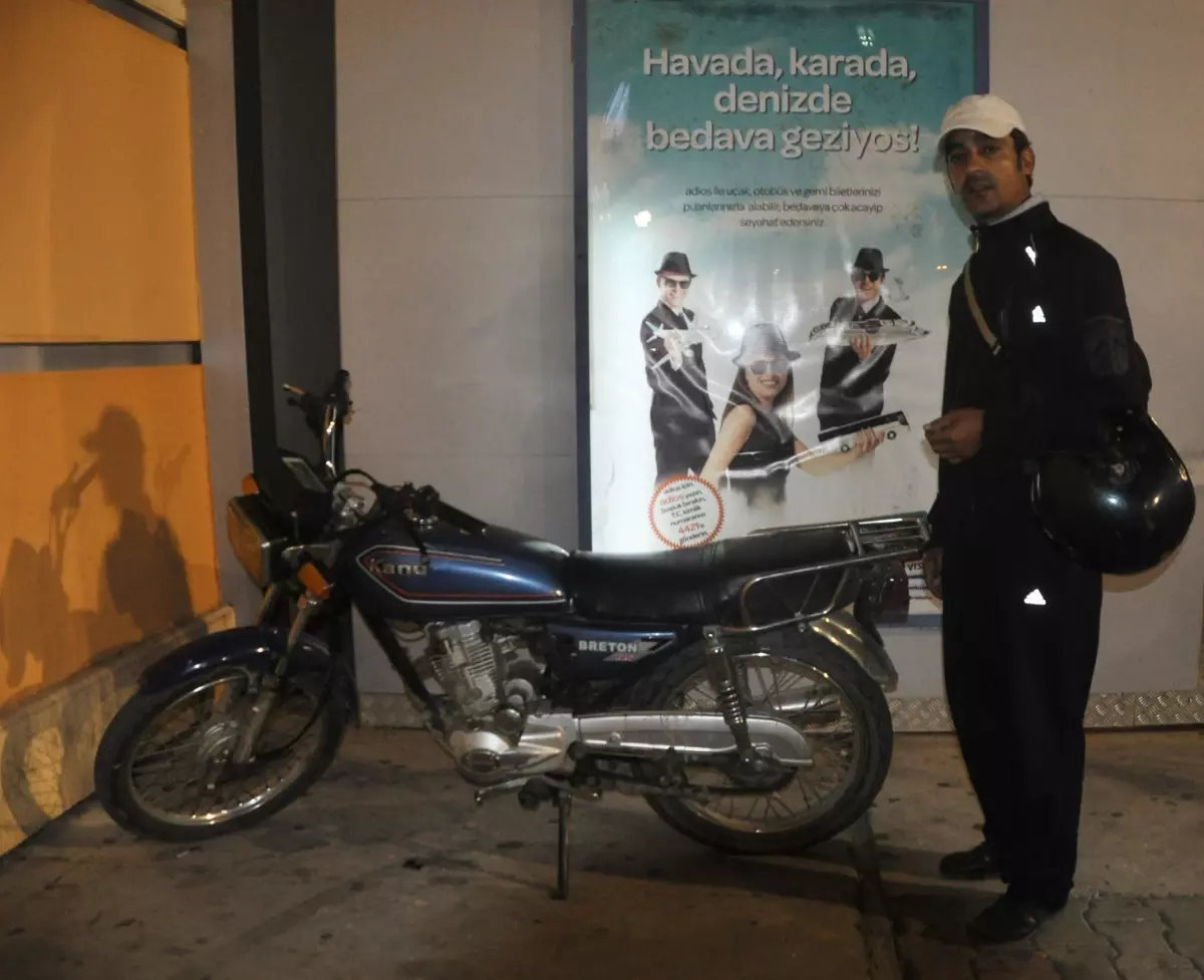 Motosikletini Çalan Şahsı Yakalayıp Polise Teslim Etti