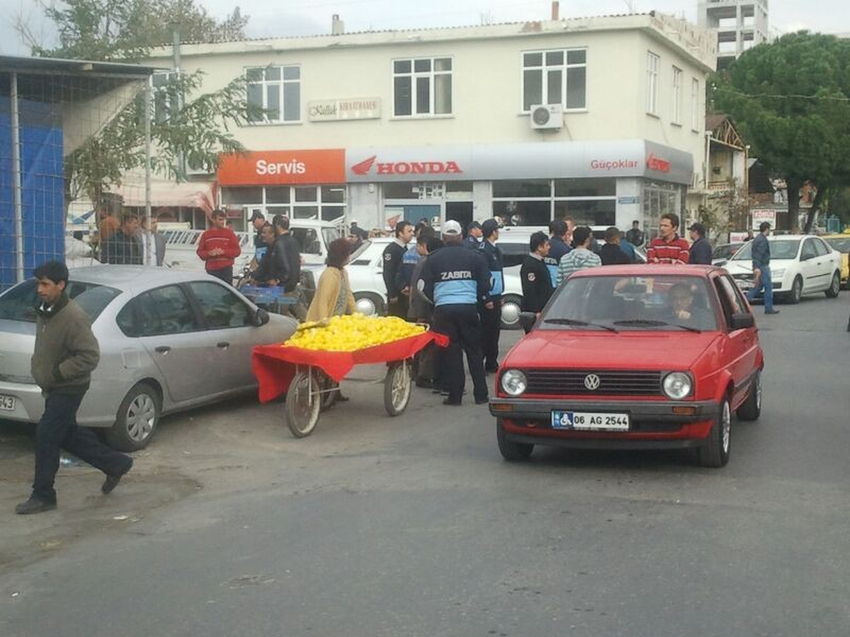 Pazarda Seyyar Satıcı Operasyonu