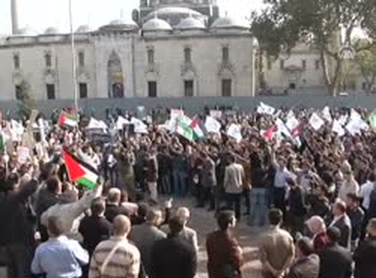 Saldırılar Protesto Edildi