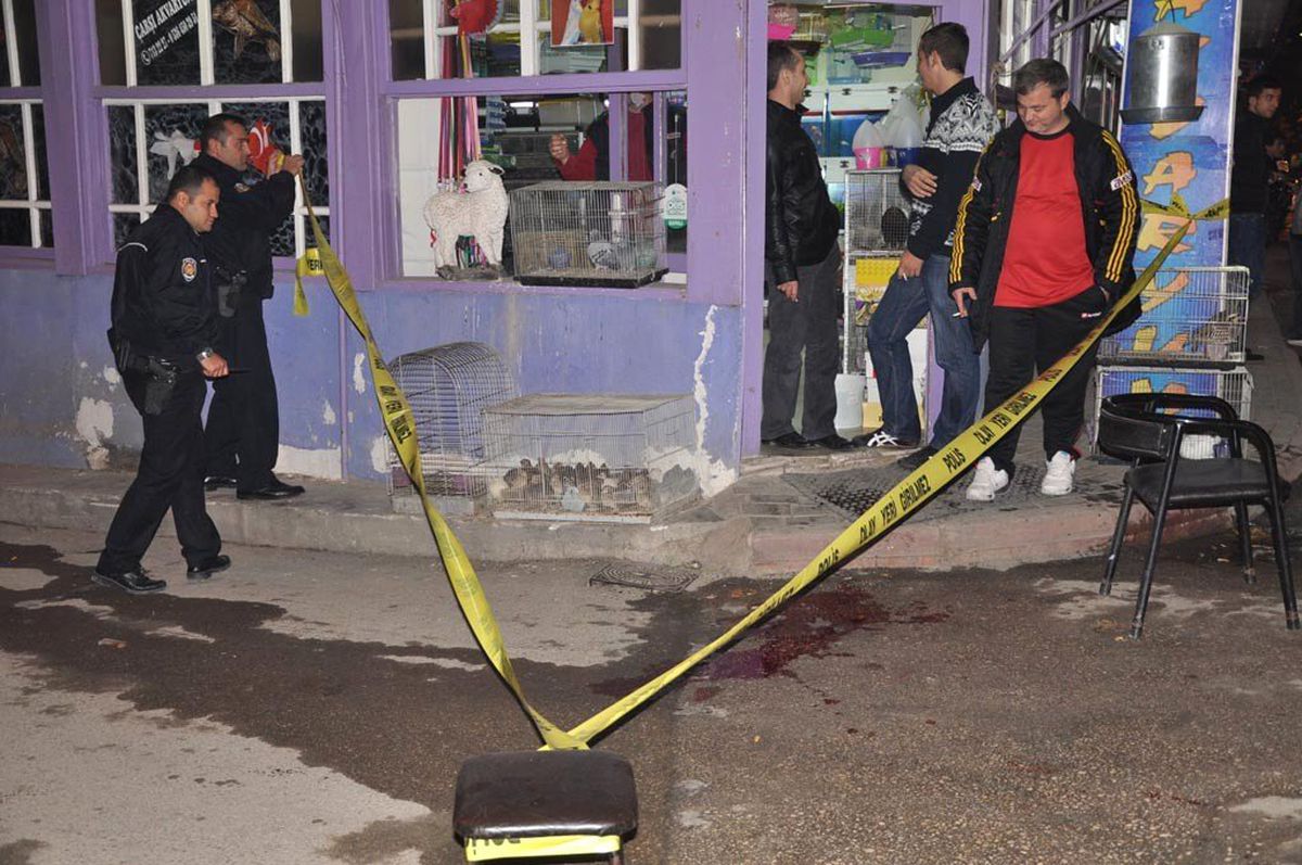 Sokak Ortasında Bıçaklandı