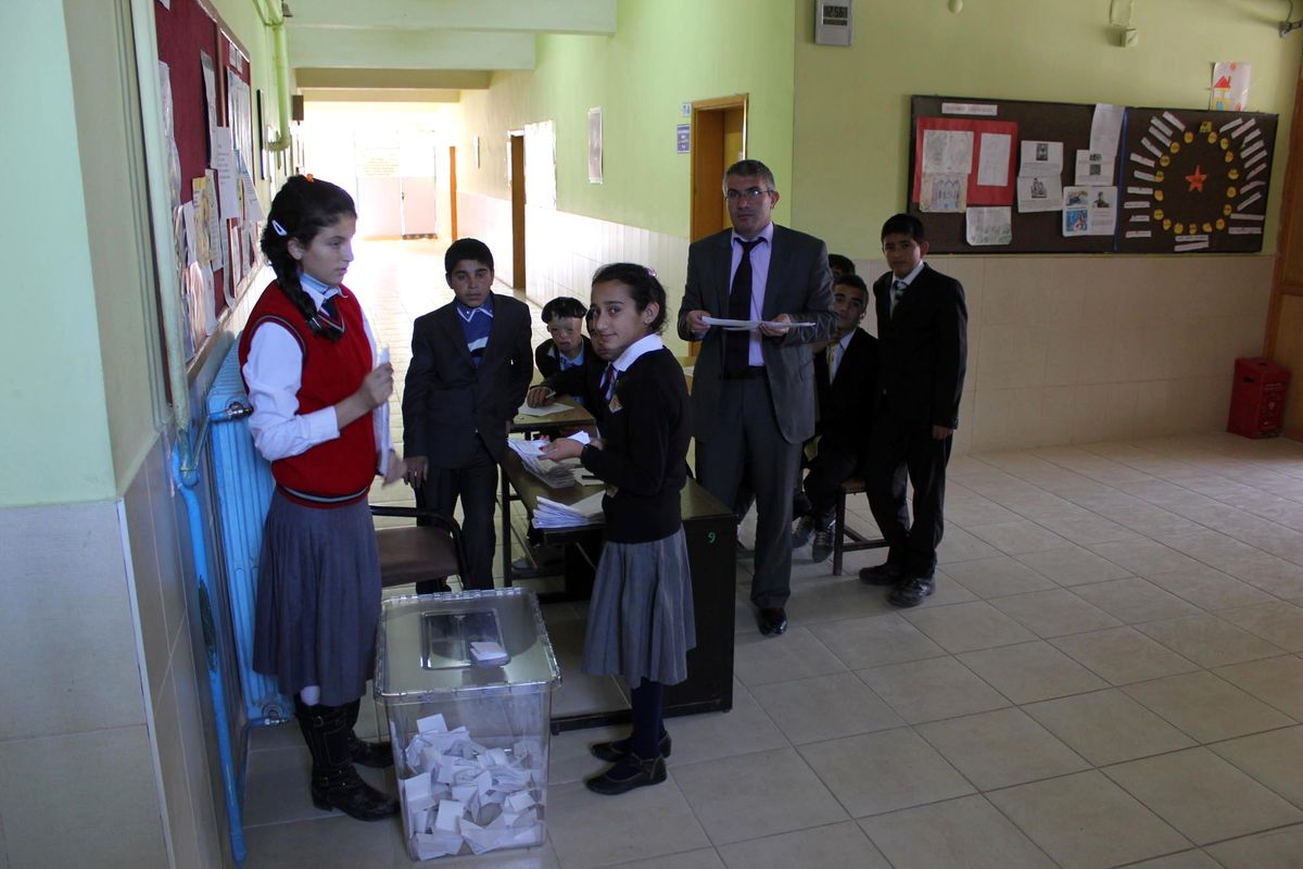 Sorgun'un Araplı Belesinde Öğrencilerin Demokrasi Sınavı
