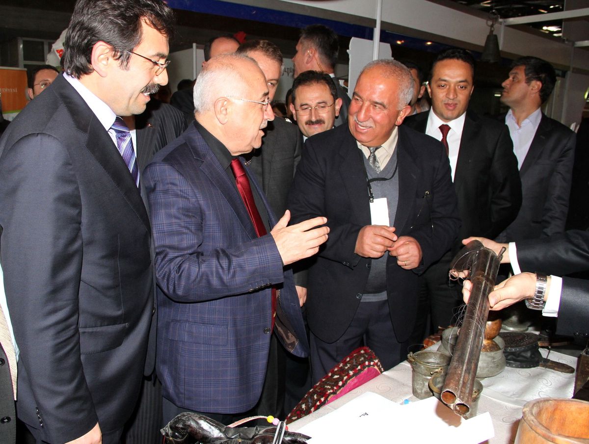 TBMM Başkanı Çiçek\'e Doğum Günü Sürprizi