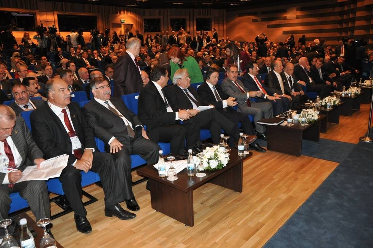 Vali Adnan Yılmaz, Kent Turizmi Küresel Zirvesine Katıldı